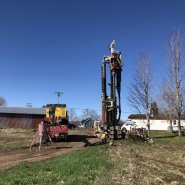 Puits artésien Saint-Raphael - Bellechasse - foreuse sur chenilles  - comacchio mc-22a - puits bellechasse - pompe submersible