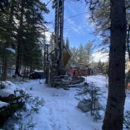 Puits artésien La Malbaie - puits charlevoix - chemin des loisirs - foreuse sur chenilles - pompe charlevoix - comacchio mc-900p - collerette de bentonite