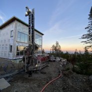 Puits artésien Petite-Rivière-Saint-François - Massif de Charlevoix - Chemin du Haut-Lieu - Forage - Puits charlevoix - foreuse sur chenilles - comacchio mc-900P - pompe submersible - forage samson - pompe charlevoix