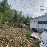 Puits artésien Charlevoix - petite-rivière-saint-francois - Chemin du Trait-Carré - Foreuse sur chenilles - comacchio mc-900p - collerette de bentonite - hydrofraction - pompe submersible - puits charlevoix