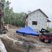 Puits artésien Baie-Saint-Paul - puits charlevoix - rang saint-antoine nord - foreuse sur chenilles - comacchio mc-22a - puits charlevoix - forage charlevoix