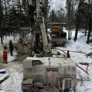 Puits artésien Baie-Saint-Paul - Charlevoix - Domaine Charlevoix - Chemin de la Corniche - foreuse sur chenilles - comacchio mc-22a - collerette de bentonite - pompe submersible - forage samson - forage charlevoix