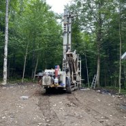 Puits artésien cap-saint-ignace - foreuse sur chenilles - comacchio mc-900p - pompe submersible - chemin des érables - forage samson