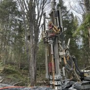 Puits artésien Lac-Etchemin - Rue du Coteau - foreuse sur chenilles - comacchio mc-22a - collerette de bentonite - pompe submersible