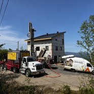 puits artésien saint-irénée - puits charlevoix - forage géothermique charlevoix - foreuse sur chenilles - comacchio mc-900p - ruisseau jureux - pompe submersible - collerette de bentonite