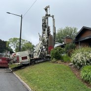 Forage géothermique QUébec - puits géothermique Sillery - rue valmont - foreuse sur chenilles - forage samson - comacchio mc-22a