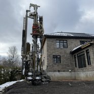 puits géothermique beauport - forage géothermique - géothermie québec - forage samson - foreuse sur chenilles - comacchio mc-22a - rue seigneuriale