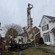 Puits québec - géothermique - forage géothermique - forage samson - foreuse sur chenilles - comacchio geo900a - rue emilie-chamard 