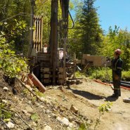 Puits artésien Charlevoix - Puits Charlevoix - Puits artésien Saint-Aimé-des-Lacs - Puits St-Aimé-des-Lacs - Rue Principale - Foreuse sur Chenilles - Comacchio MC-900P