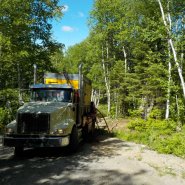 Puits artésien Labrecque - Puits artésien Lac-Saint-Jean - Puits artésien Lac-St-Jean - Forage au Saguenay - Comacchio MC-900P - Foreuse sur chenilles - Chemin des Vacanciers