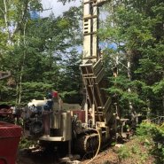 Puits artésien Charlevoix - Petite-Rivière-Saint-François - Chemin de la Martine - Foreuse sur Chenilles - Comacchio MC-900P - Samson et Frères Inc - Forage Samson - Pompe submersible - Puits charlevoix - Puits Petite-Rivière-St-Francois