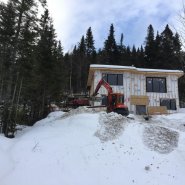 Puits artésien Sainte-Brigitte-de-Laval - Rue de la Triade - Comacchio MC-900P - Foreuse sur Chenilles - Forage Samson - Samson et Frères inc - Collerette de bentonite - Pompe submersible - Pompe pression constante - Grundfos