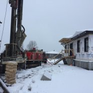 Puits artésien Berthier-sur-Mer - Chaudières-Appalaches - Chemin des Étangs - Foreuse sur chenilles - Comacchio MC-900P - Forage Samson - Samson et Frères Inc - Pompe submersible - Collerette de bentonite