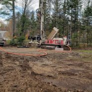 Puits artésien l'Ange-Gardien - rue de la Rivière - forage samson - samson et frères inc - foreuse sur chenilles - comacchio mc-900P - pompe submersible